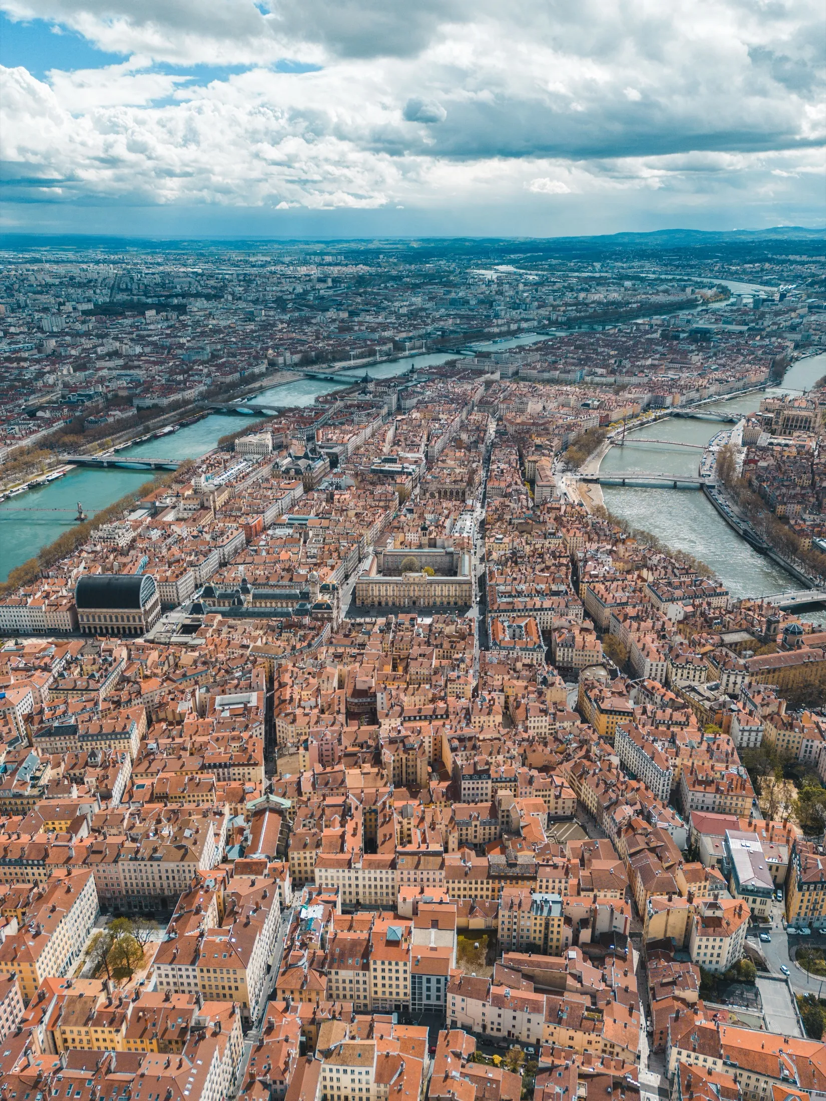 Vue aérienne de la Presqu’île de Lyon, entre la Saône et le Rhône